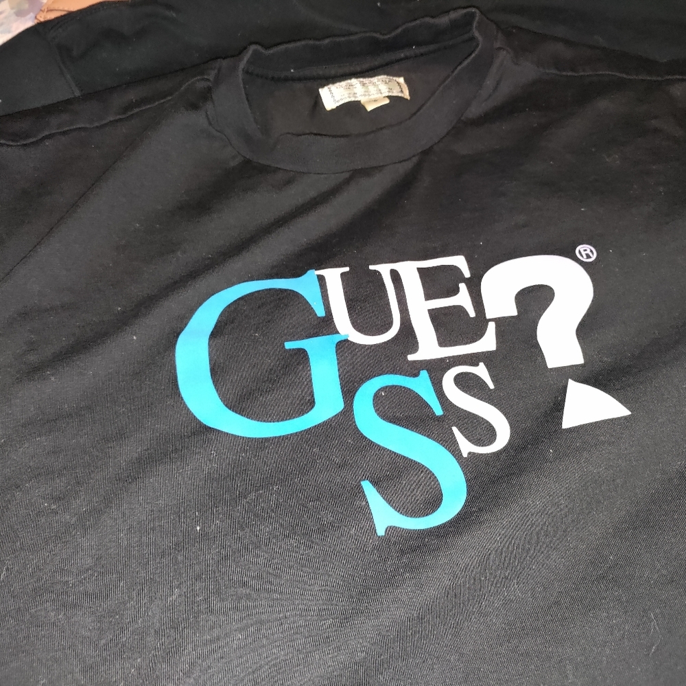 GUESS - Picture 3 of 5